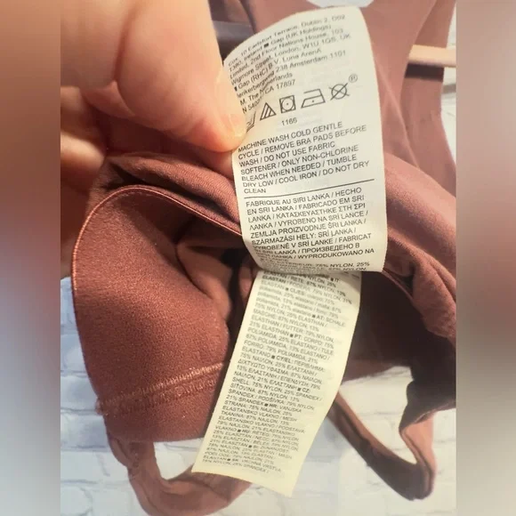 Athleta Conscious Cut Out Crop A-C Sports tank Size Large NWOT - Picture 8 of 10